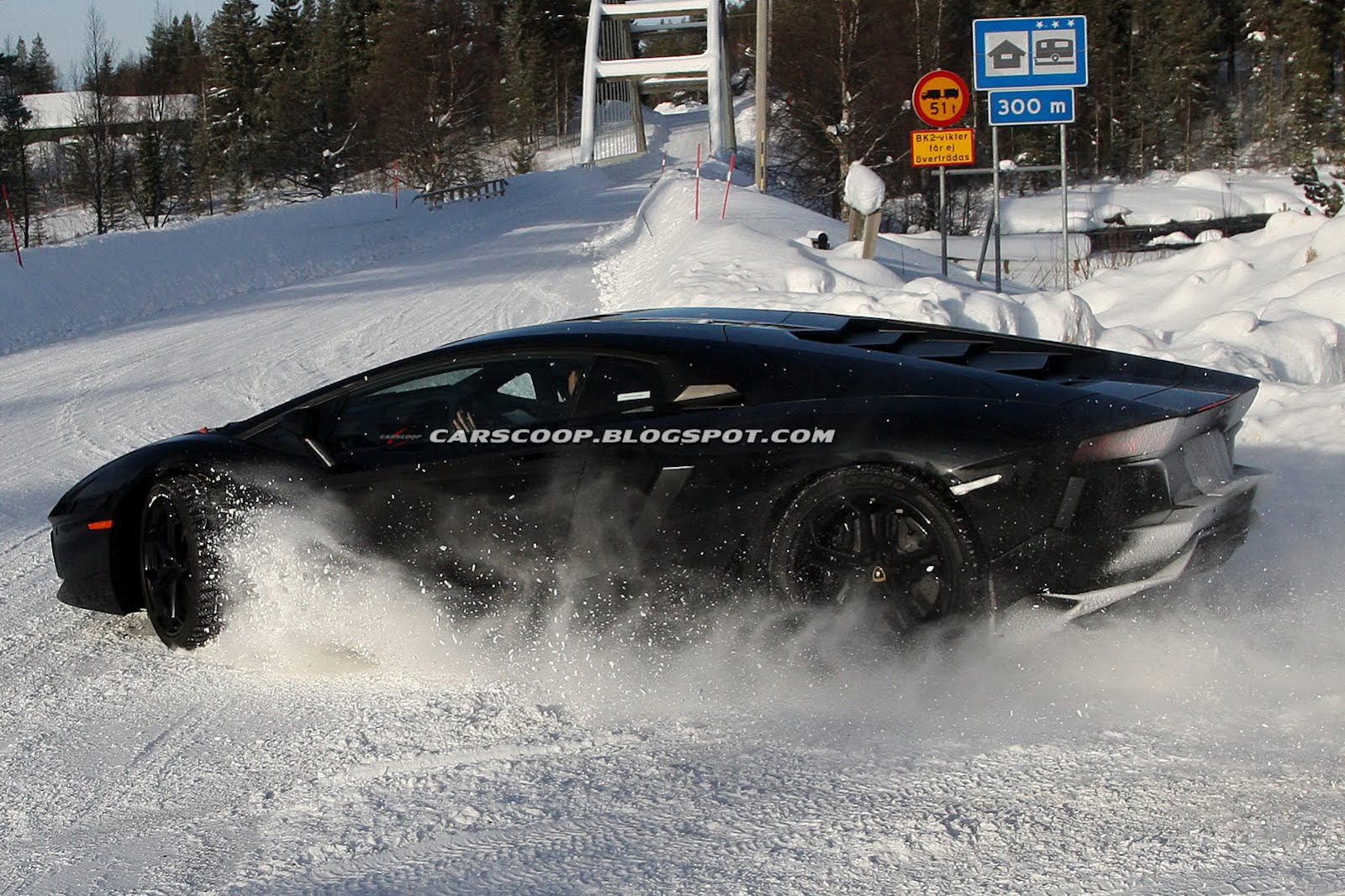 Lamborghini Aventador LP700-4 Crashes During Test ...