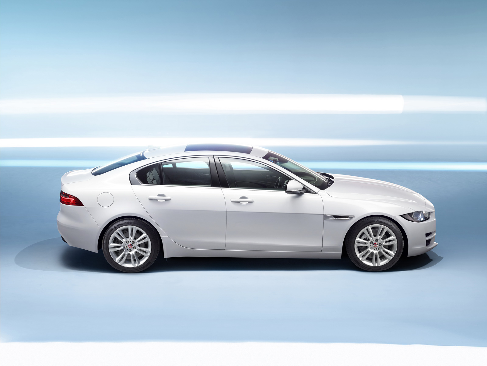 New Jaguar XE Makes North American Debut at 2015 Detroit Show | Carscoops