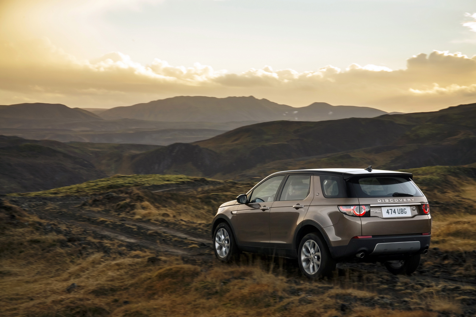 Land Rover Discovery Sport Gets 150PS and 180PS Ingenium Diesels | Carscoops