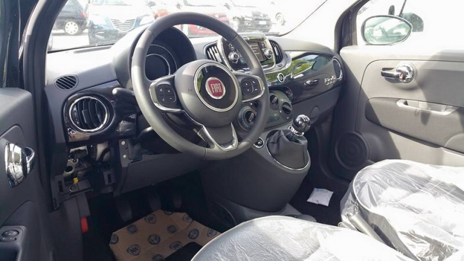 Welp First Photo Of 2016 Fiat 500 Facelift's Interior Reveals UH-25
