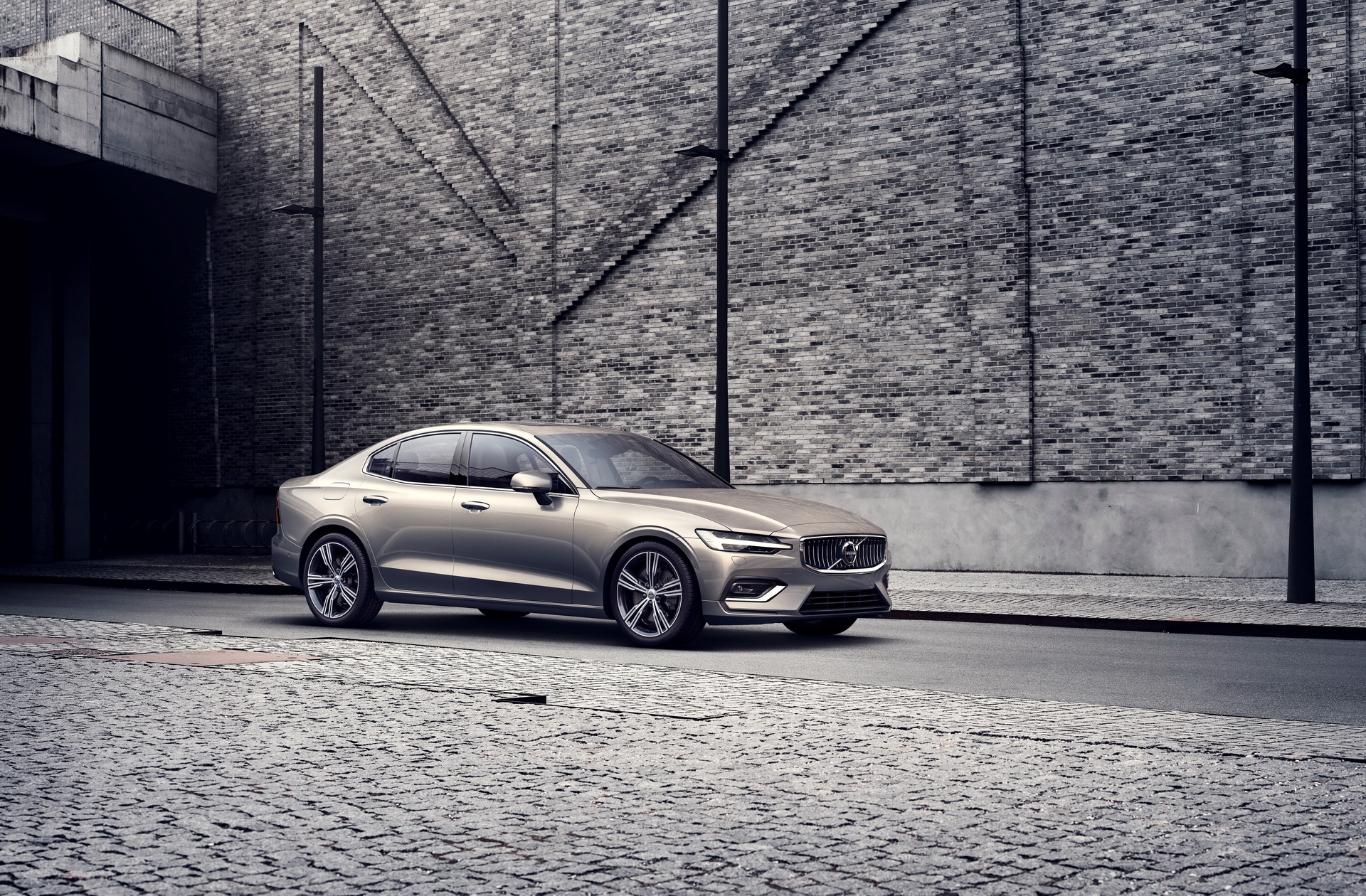 [Image: c691a36f-2019-volvo-s60-unveiled-64.jpg]