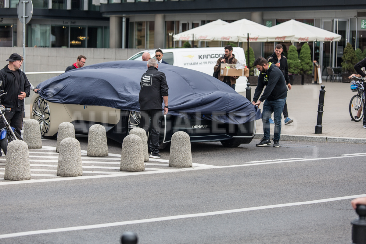 2018 - [Renault] EZ-Ultimo Concept A699a600-renault-concept-new-spotted-warsaw-4