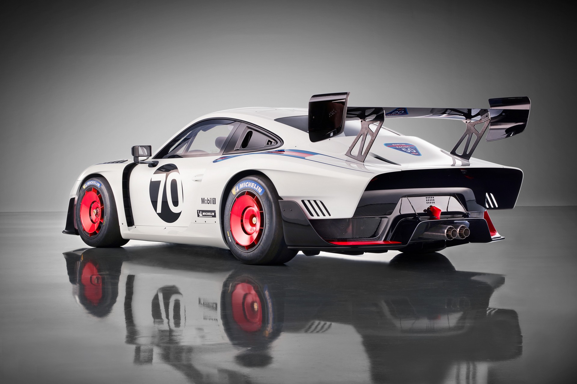 Porsche reveals 935 track day vehicle