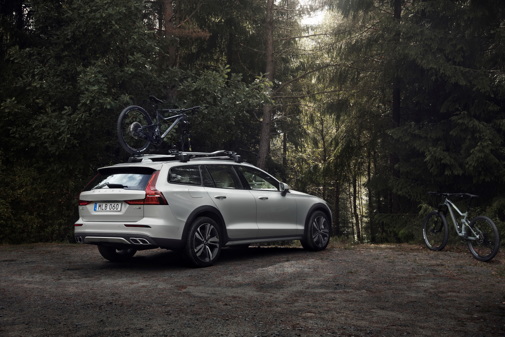 [Imagen: 75017a83-volvo-v60-cross-country-all-new-unveiled-7.jpg]