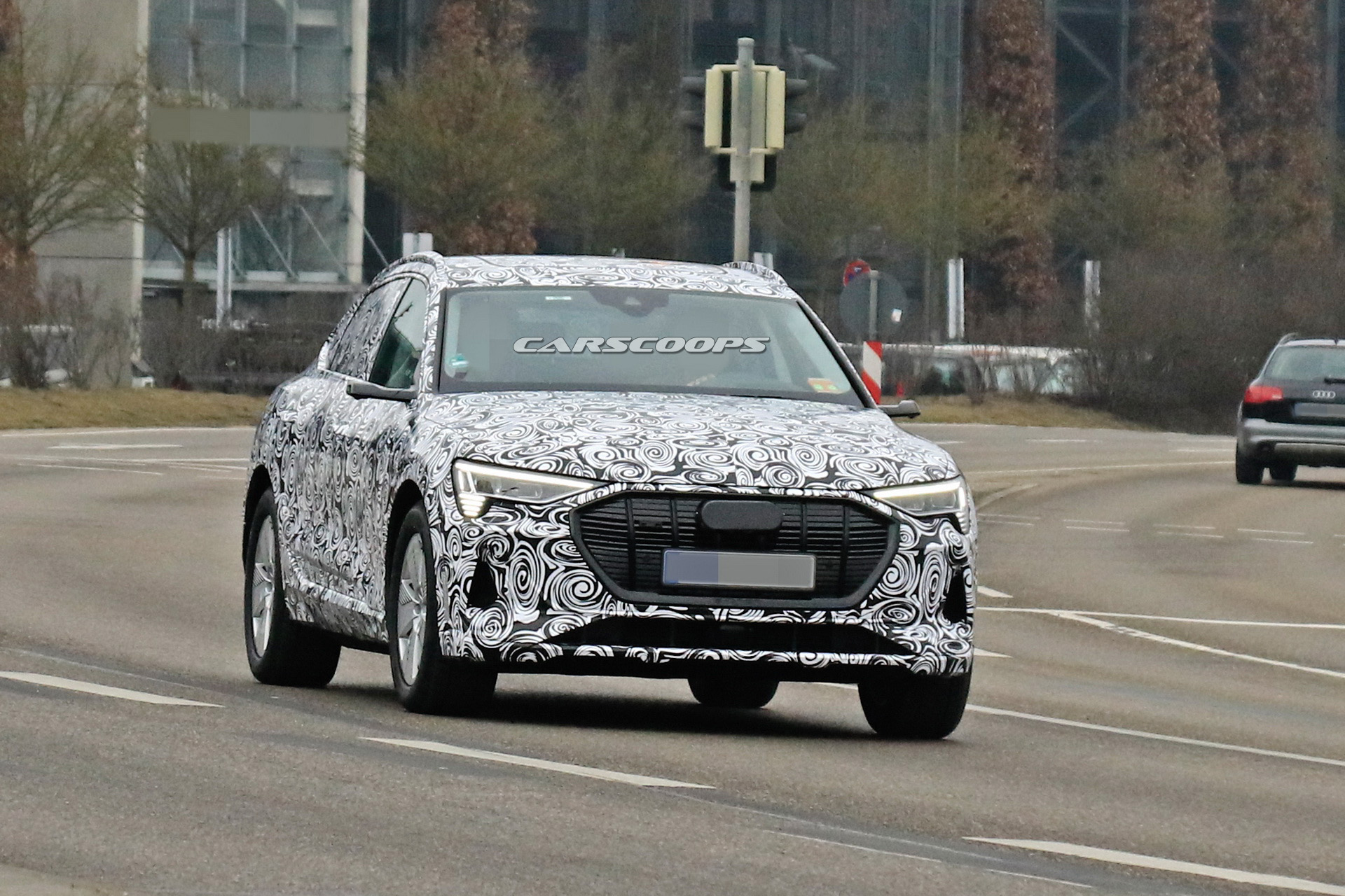 [Imagen: 2f7bfd58-audi-e-tron-sportback-spotted-first-time-1.jpg]