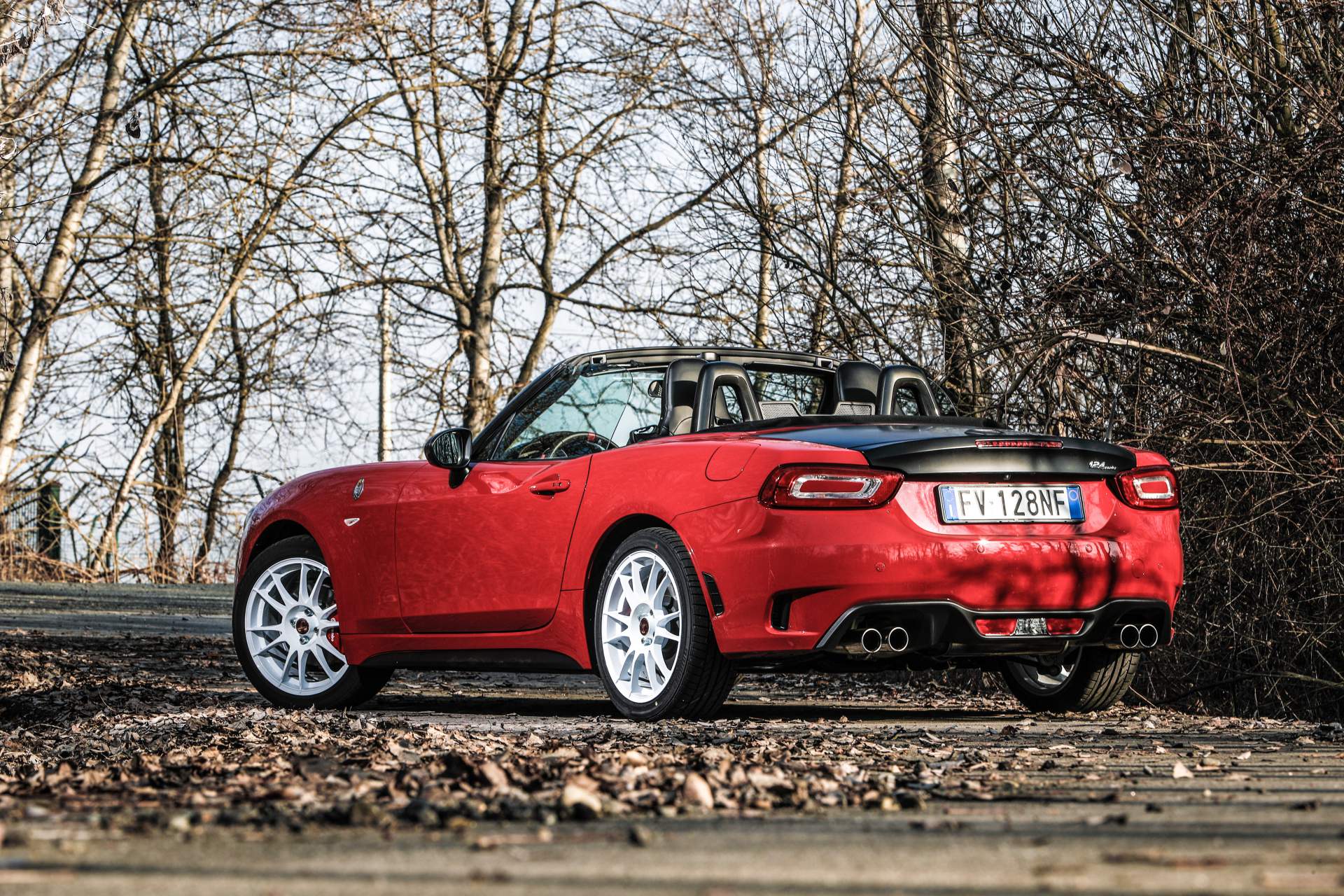 2016 - [Abarth] 124 Spider - Page 3 F740d5bc-abarth-124-rally-tribute-edition-18