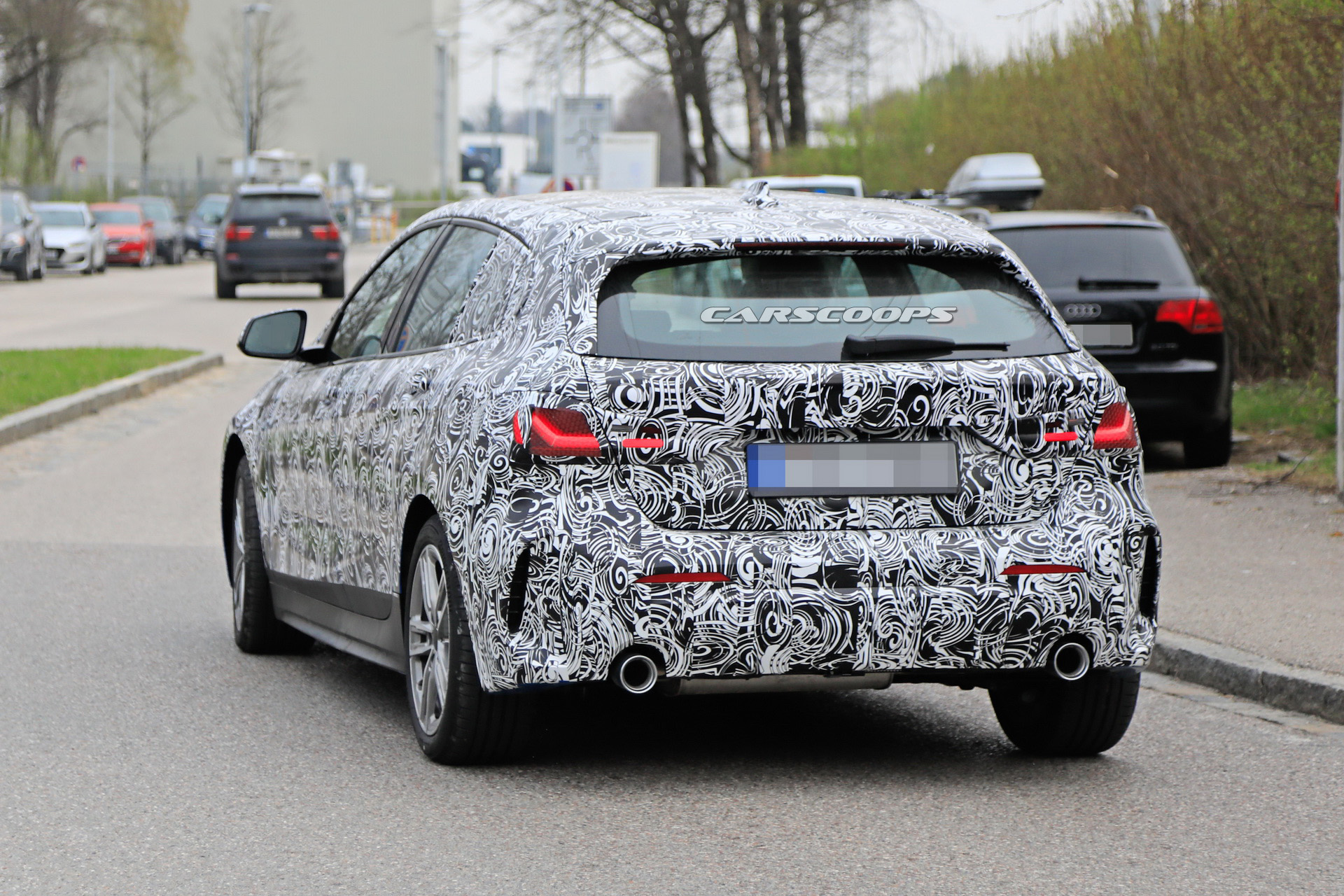 2018 - [BMW] Série 1 III [F40-F41] - Page 14 F94e40f9-2020-bmw-1-series-spied-with-less-front-camo-7
