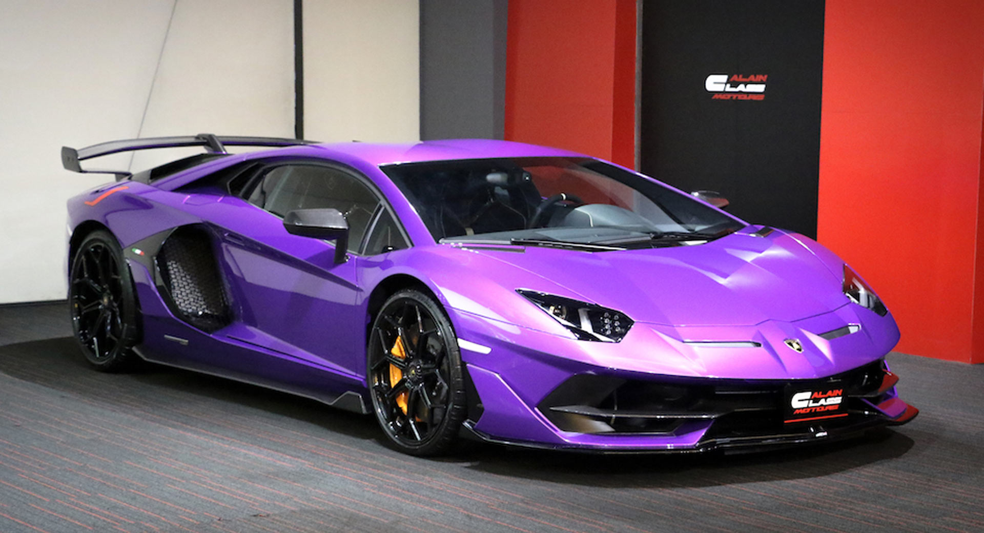 This Lamborghini Aventador SVJ Stands Out Even In Supercar ...