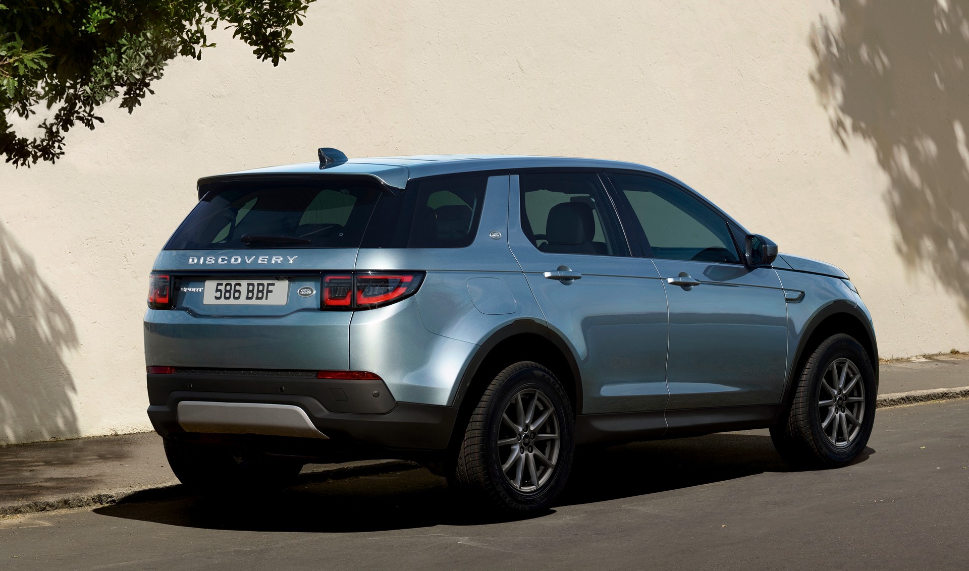 Land Rover Packs 2020 Discovery Sport Full Of Hidden Upgrades